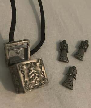 Vintage Avon Silver Tone Square Prayer Box Pendant Necklace